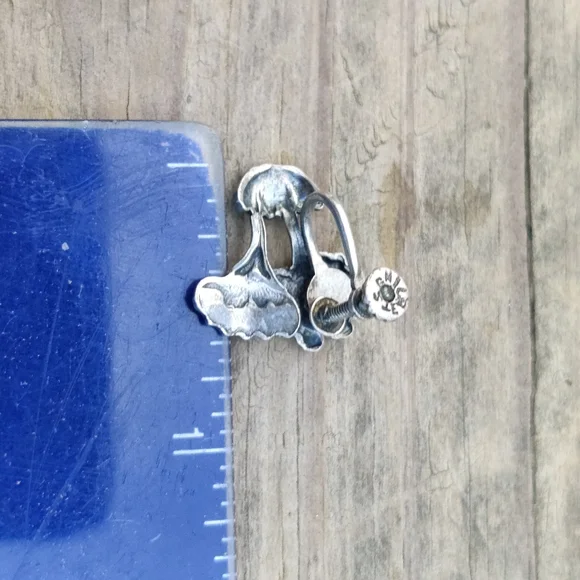 Sweet antique sterling flower earrings - Picture 4 of 4